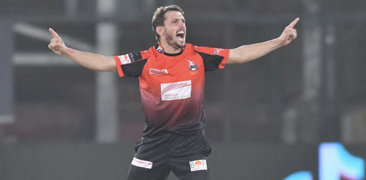 #PSL7: Qalandars' Zaman Khan bowls superb final over against United, video goes viral