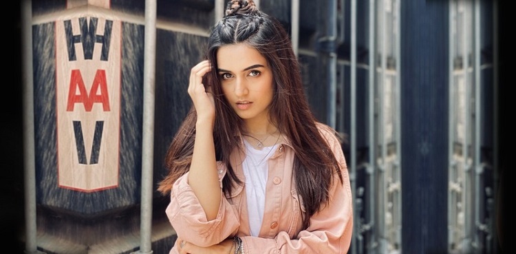 Meet Hira Khan: The girl who plays Roomi Raees in 'Mere Humsafar'