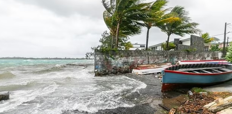Thousands without power as cyclone winds hit Mauritius