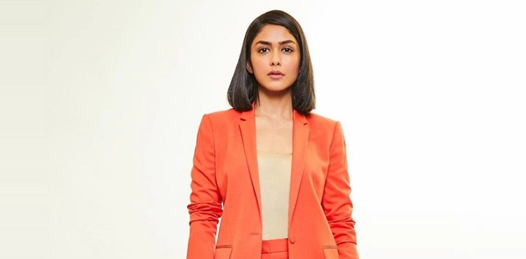 'Felt like jumping off the local train': Mrunal Thakur recalls early days