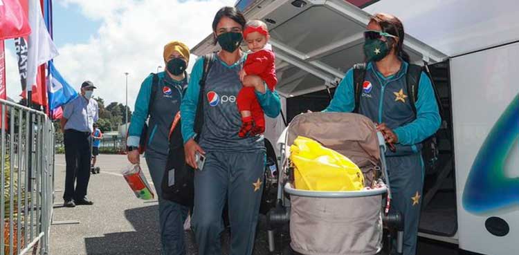 Bismah Maroof speaks about how daughter makes team happy