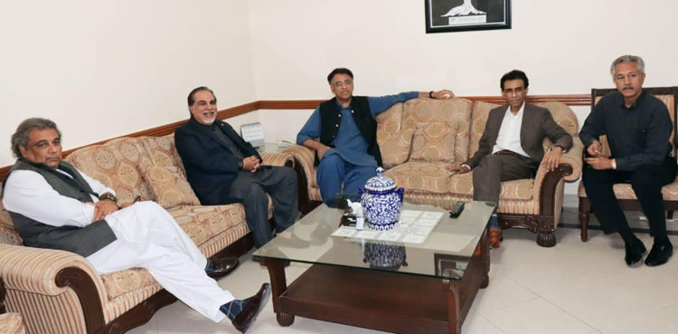 Govt delegation meets MQM-P leaders at Parliament Lodges