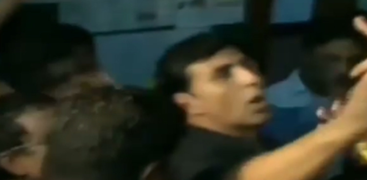 VIRAL: Akshay Kumar's fan gets aggressive with him