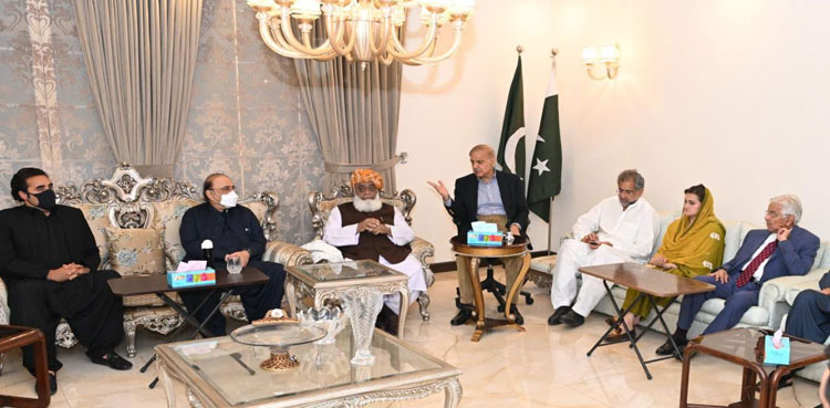 Three MNAs skip opposition huddle ahead of NA session