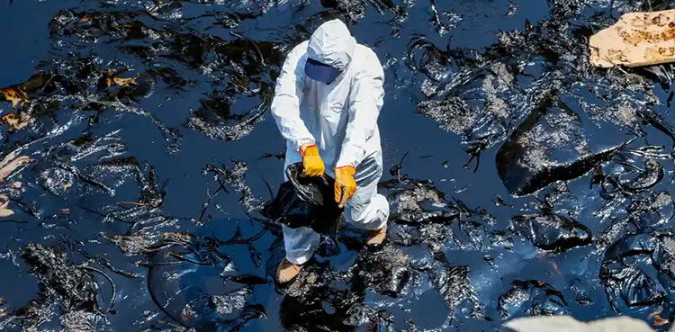 Spanish energy giant agrees to compensate thousands over oil spill