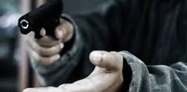 Robbers loot Rs 4.8 million at gunpoint in Karachi