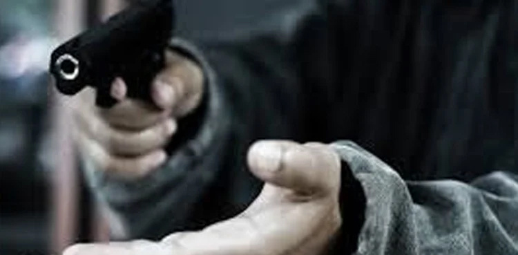 Pregnant woman shot at for resisting robbery in Karachi