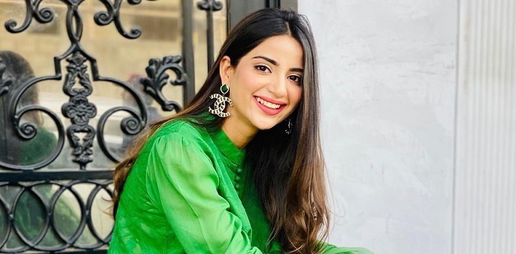 VIRAL: Saboor Aly celebrates birthday with family and friends