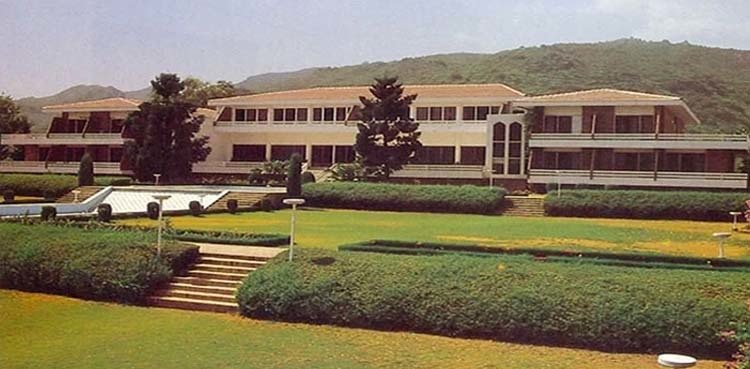 Govt planning to abduct dissident MNAs from Sindh House, claim ex-PMs