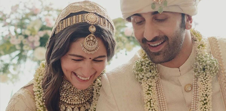 Bollywood couple Alia Bhatt and Ranbir Kapoor tie the knot