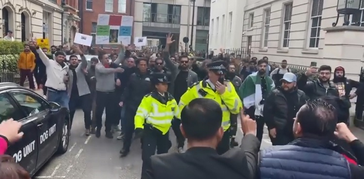 PTI protests outside Avenfiled flats in London