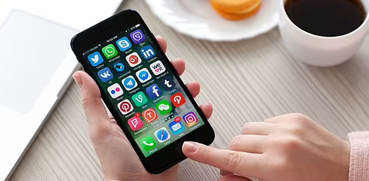 Reduce smartphone usage by just one hour for a healthy and satisfied life, study suggests