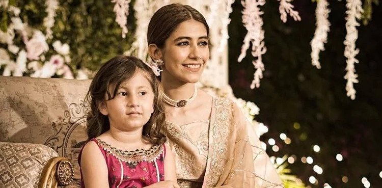 Syra Yousuf performs 'mom duties' on shoot; picture goes viral