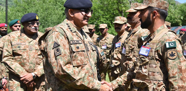 COAS briefed on troops' operational preparedness during LoC visit