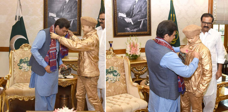'Golden Man of Islamabad’ becomes guest of CM Hamza Shehbaz