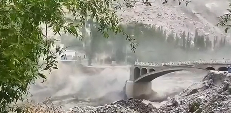 Sukkur: Bridge on saline water drain collapses