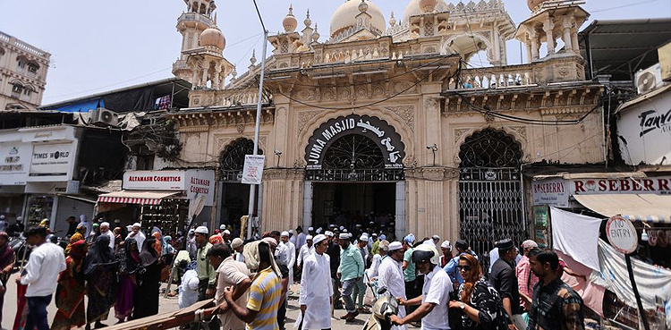 Azaan: Mumbai mosques turn volume down after Hindu-extremists' demands