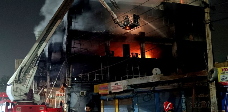 27 killed in fire in New Delhi