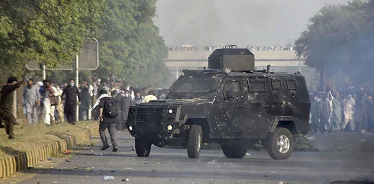 Three policemen dead, over 100 injured amid raids, clashes with PTI protestors