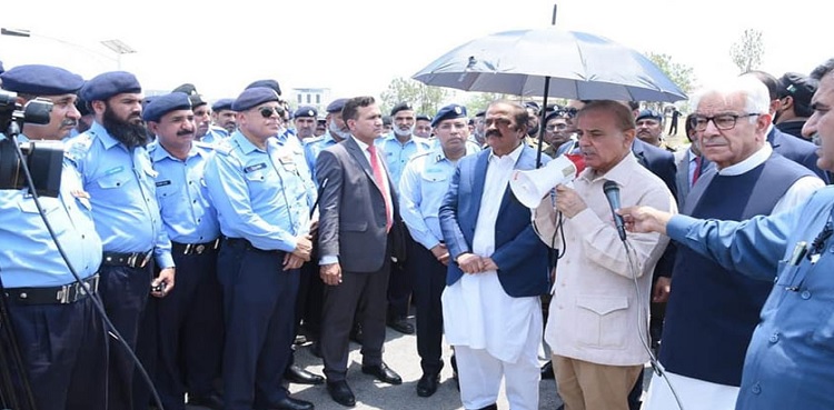 PM Shehbaz Sharif visits D-Chowk, pays rich tribute to LEAs