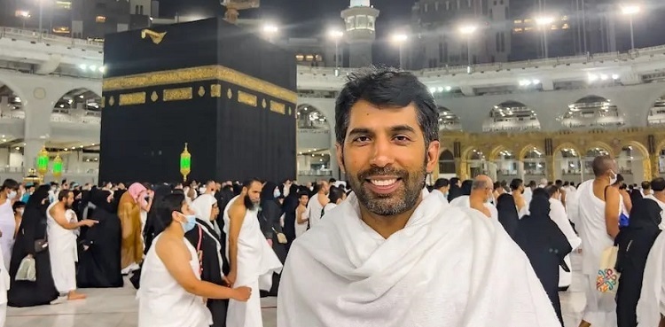 Pakistani travel vlogger rides bike for 50 days to perform Umrah