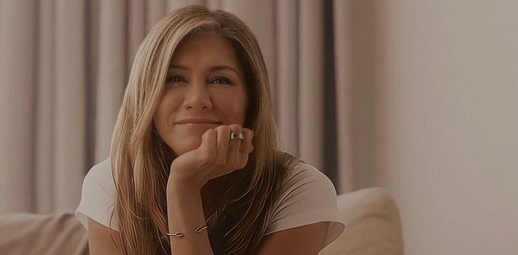 Jennifer Aniston glimpses a 'day in her life' at LA mansion