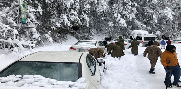 Visitors urged to follow traffic rules to avoid traffic congestion, road mishaps in Murree