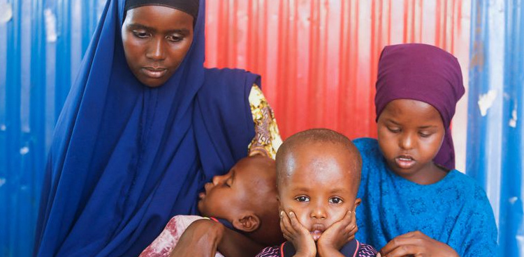 As hunger bites in Somalia, babies start to die