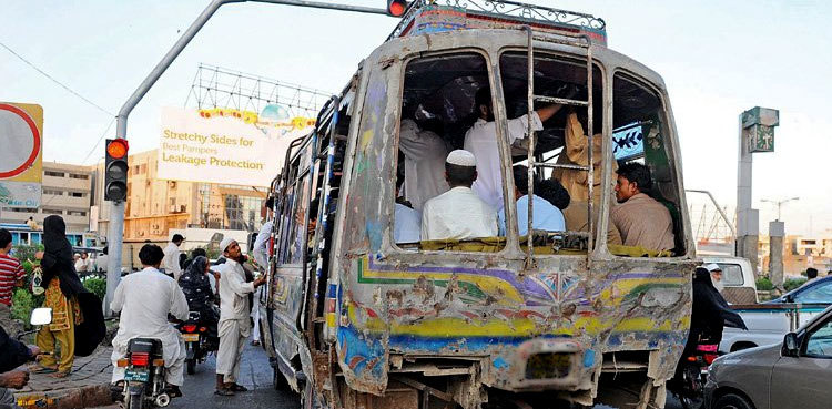 Govt decides to ban old buses in Karachi