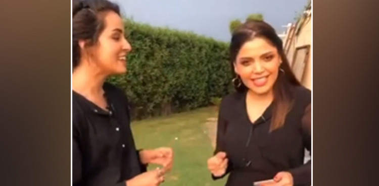 Hadiqa Kiani and Nimra Khan sing Manne Di Mauj, video goes viral