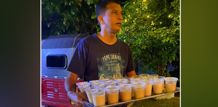 Sri Lanka cricket legend serves tea to those waiting for petrol