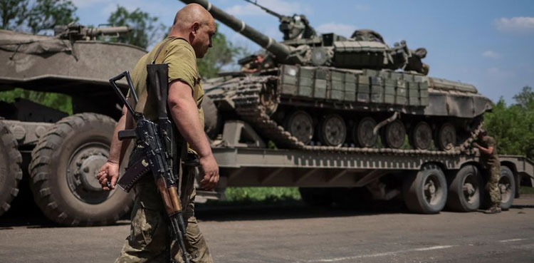 Russia replaces top general, pursues breakaway Ukraine polls