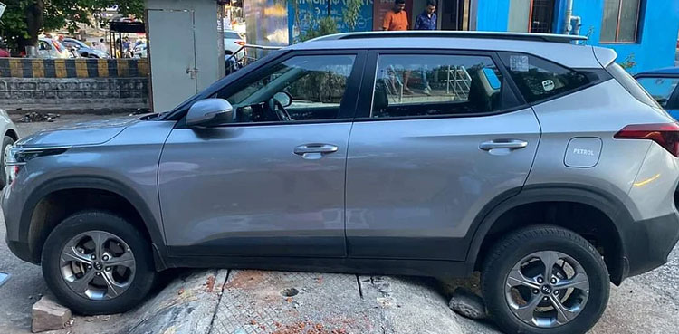 Viral: Car gets stuck on speed breaker