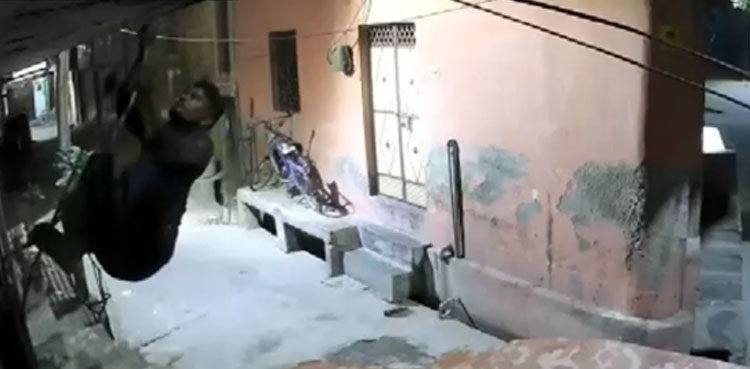 Viral: Thief with 'Spiderman' moves robs house full of people
