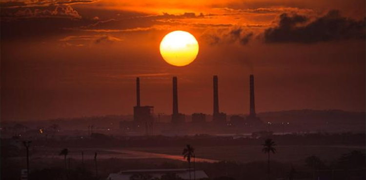 US will allow two companies to ship Venezuelan oil to Europe