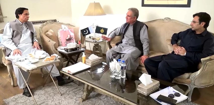 Some PML-Q MPAs being contacted by govt, Qureshi tells Pervaiz Elahi