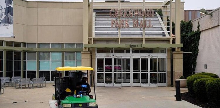 Witness to Indiana mall shooting praised for killing gunman