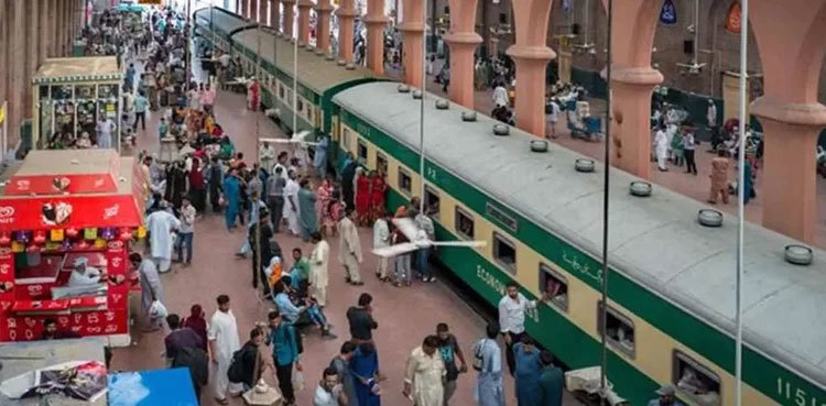 Saad Rafique announces to upgrade 5 railway stations