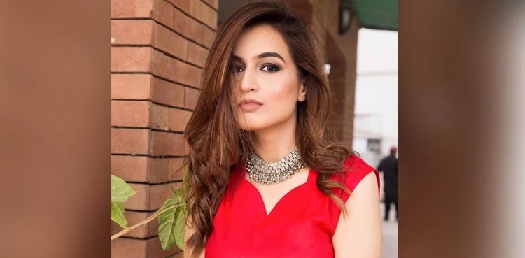 Viral: Actor Hira Khan's Saree glam sets social media ablaze