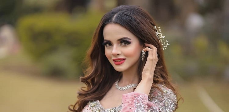 Komal Meer's Instagram pictures go viral