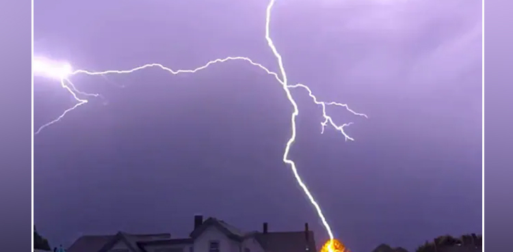 Lightning bolt strikes 500 foot away from US family, video goes viral