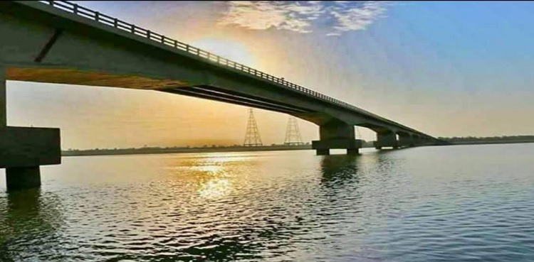 Floodwater poses threat to Dadu, other major towns