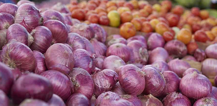India imposes 40% export duty on onions