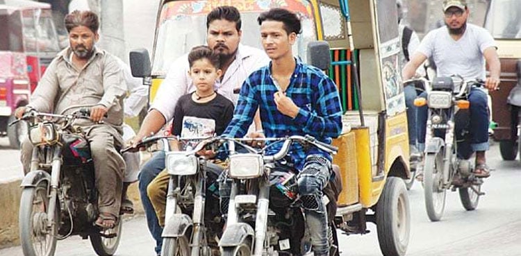 Lahore: Crackdown on underage drivers, 480 bikes seized