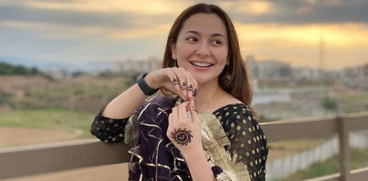 Hania Aamir re-creates viral reel with 'Mere Humsafar' co-star