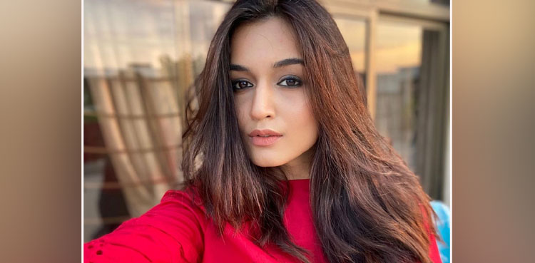 Hira Khan shares video from set of Woh Pagal Si