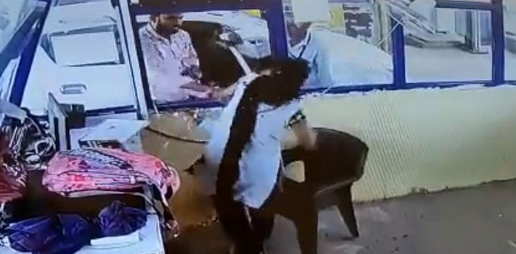 Man slaps woman after asked to pay toll charges, video goes viral