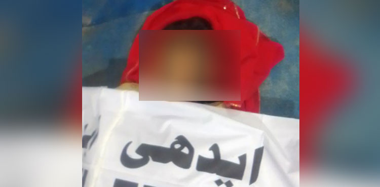 Karachi: Unidentified men throw woman's body on Surjani's Bhutto Chowk