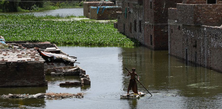 Pakistan, ravaged by floods, bids to avert Manchar Lake overflow