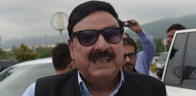 Sheikh Rasheed says govt is stuck in political, economic crises